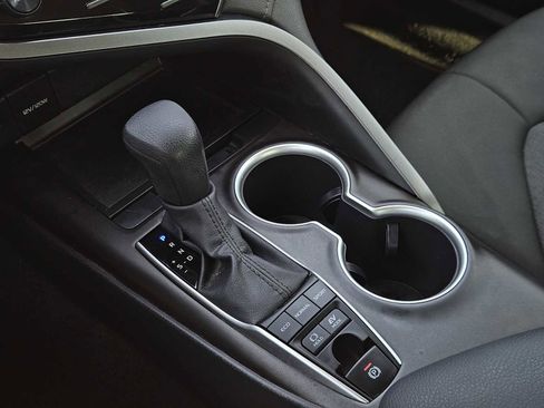 Used 2022 Toyota Camry LE image 20