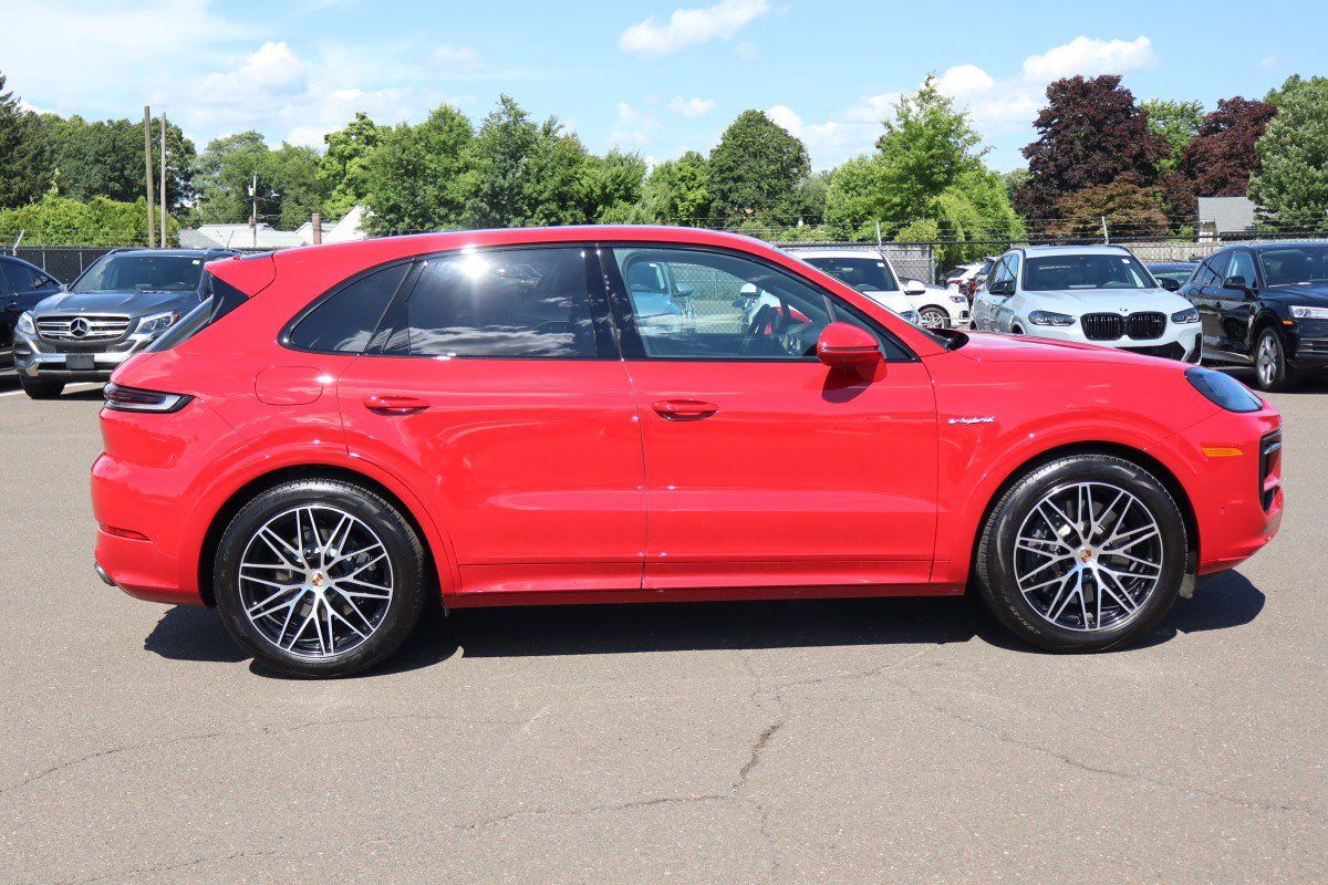 Used 2025 Porsche Cayenne E-Hybrid AWD/4WD image 5