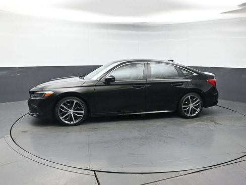 Used 2024 Honda Civic Touring image 2