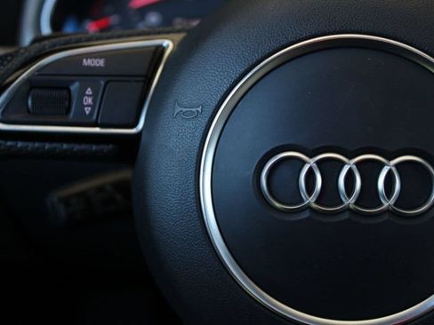 Used 2015 Audi Q7 3.0T S line Prestige w/ 21" S Line Plus Package AWD/4WD image 38
