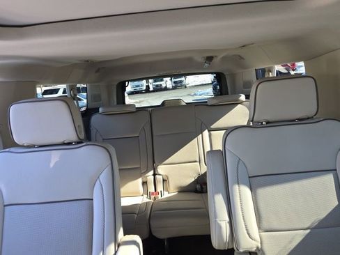 Used 2023 GMC Yukon XL Denali w/ Advanced Technology Package image 23