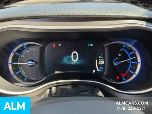 Used 2023 Chrysler Pacifica Touring-L image 29