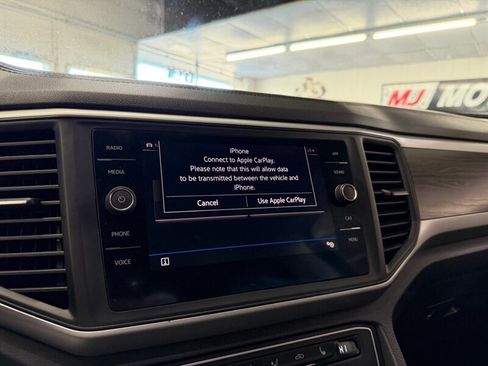 Used 2021 Volkswagen Atlas SE image 28