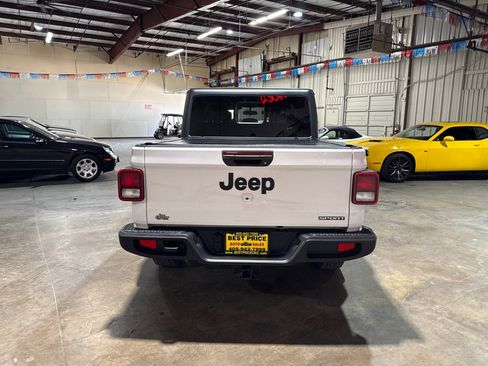 Used 2020 Jeep Gladiator Sport w/ Quick Order Package 24S AWD/4WD image 7