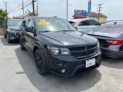 Used 2018 Dodge Journey SXT w/ Connectivity Group FWD image 6
