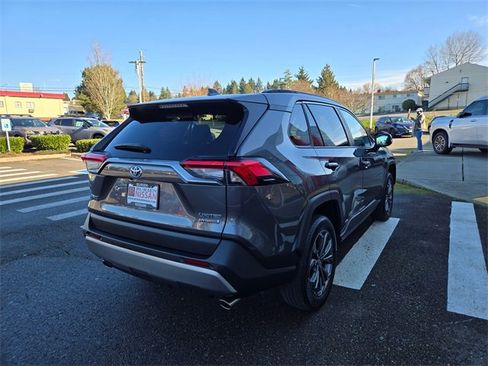 Used 2022 Toyota RAV4 Limited image 7