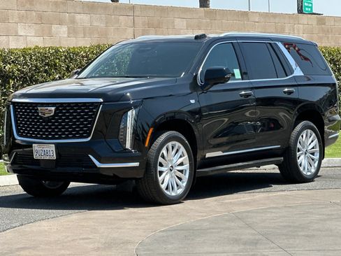 Used 2025 Cadillac Escalade Luxury w/ LPO, Floor Liner Package RWD image 8