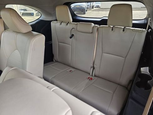 Used 2021 Toyota Highlander XLE image 17