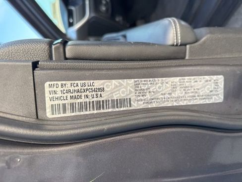 Used 2023 Jeep Grand Cherokee Altitude image 28