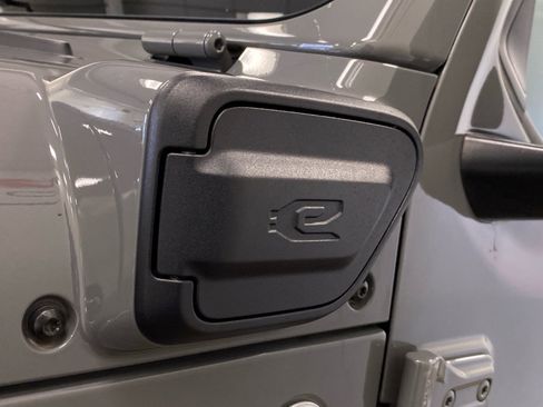 Used 2022 Jeep Wrangler Unlimited Sahara w/ Cold Weather Group image 14