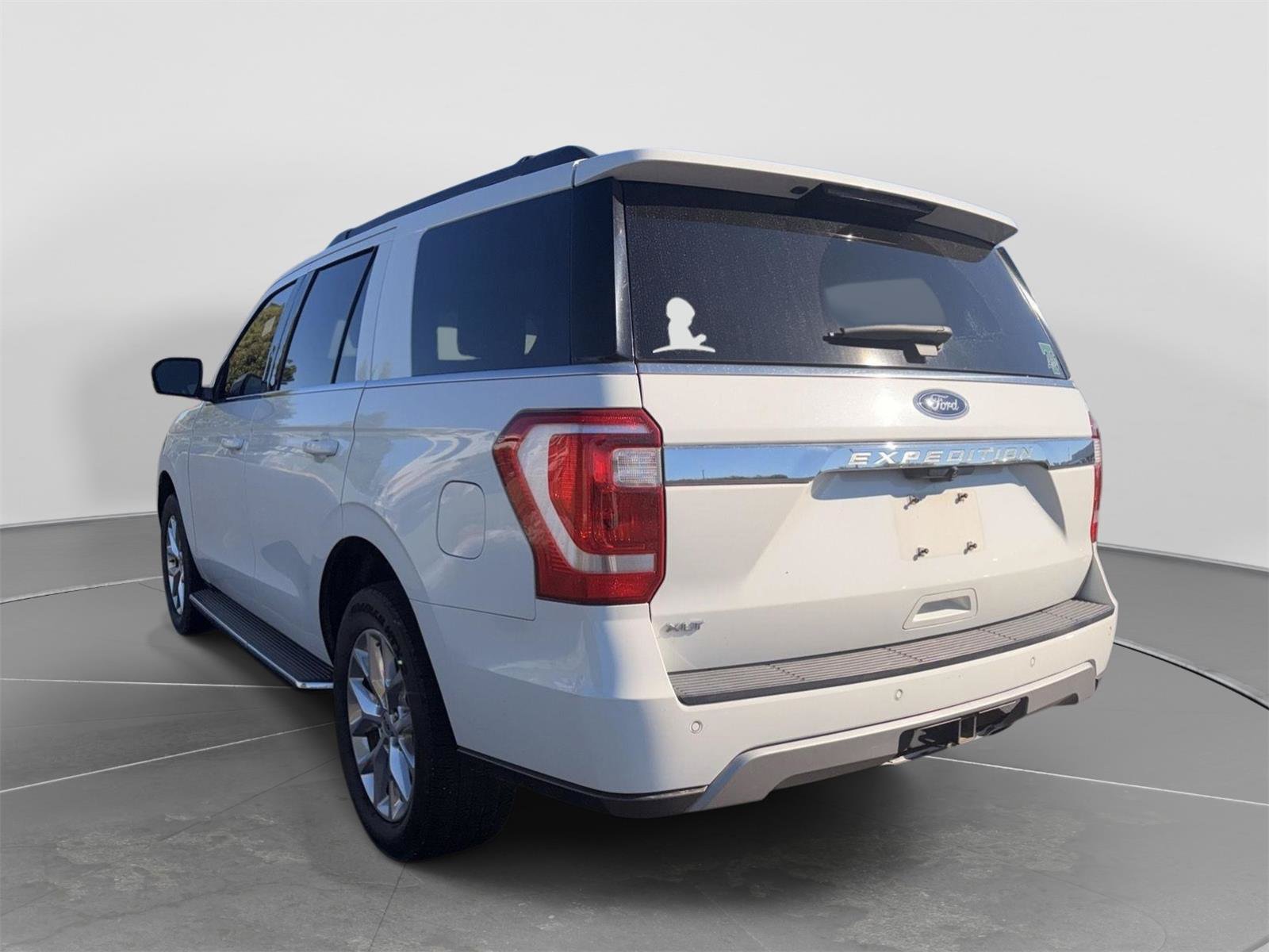Used 2021 Ford Expedition XLT RWD image 2