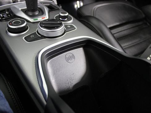 Used 2023 Alfa Romeo Stelvio Veloce image 11