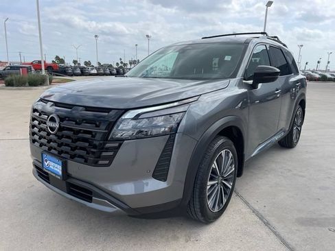 Used 2026 Nissan Pathfinder Platinum w/ Cargo Package AWD/4WD image 6