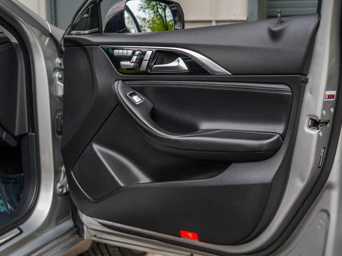 Used 2017 INFINITI QX30 Premium w/ Technology Package FWD image 24