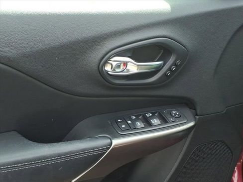 Certified 2019 Jeep Cherokee Limited image 9