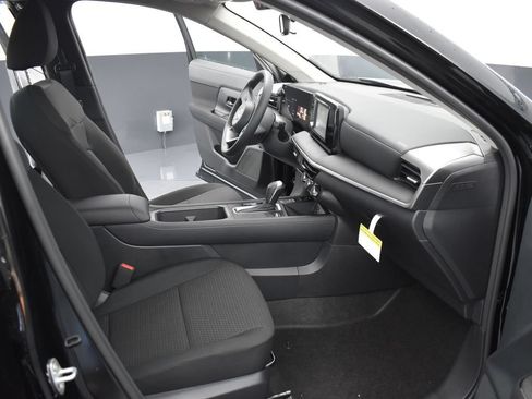 Used 2025 Nissan Kicks S AWD/4WD image 7