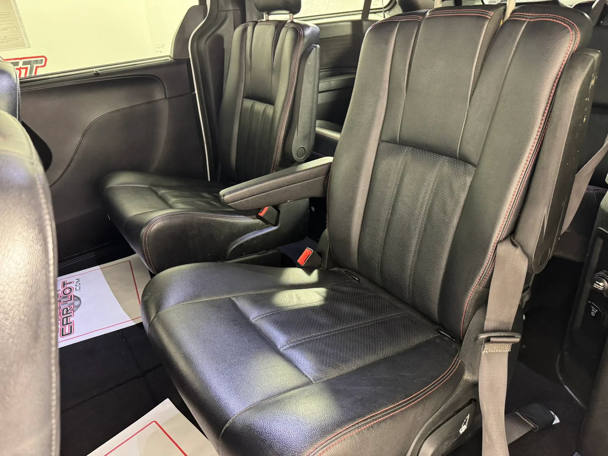 Used 2018 Dodge Grand Caravan GT FWD image 32
