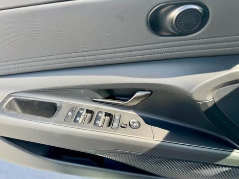 Certified 2025 Hyundai Elantra Sport image 18