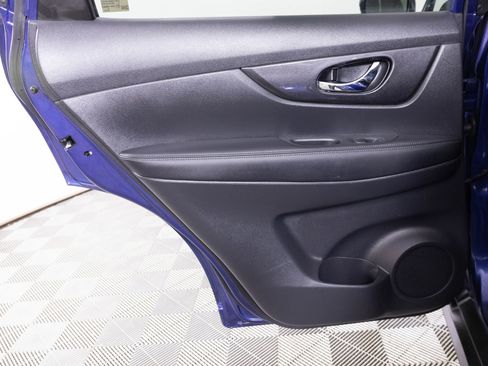 Used 2019 Nissan Rogue SV image 27