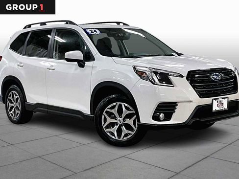 Used 2023 Subaru Forester Premium image 3