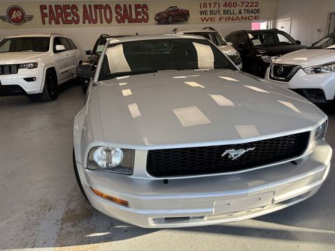 Used 2005 Ford Mustang Deluxe image 5