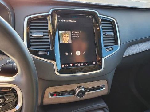 Used 2023 Volvo XC90 B6 Ultimate w/ Lounge Package image 31