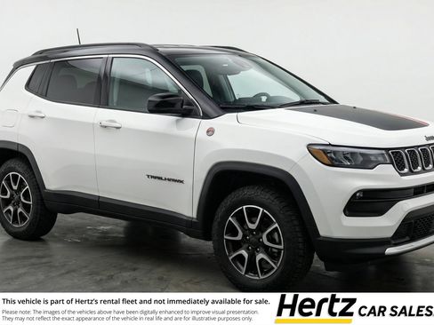 Used 2025 Jeep Compass Trailhawk AWD/4WD image 1