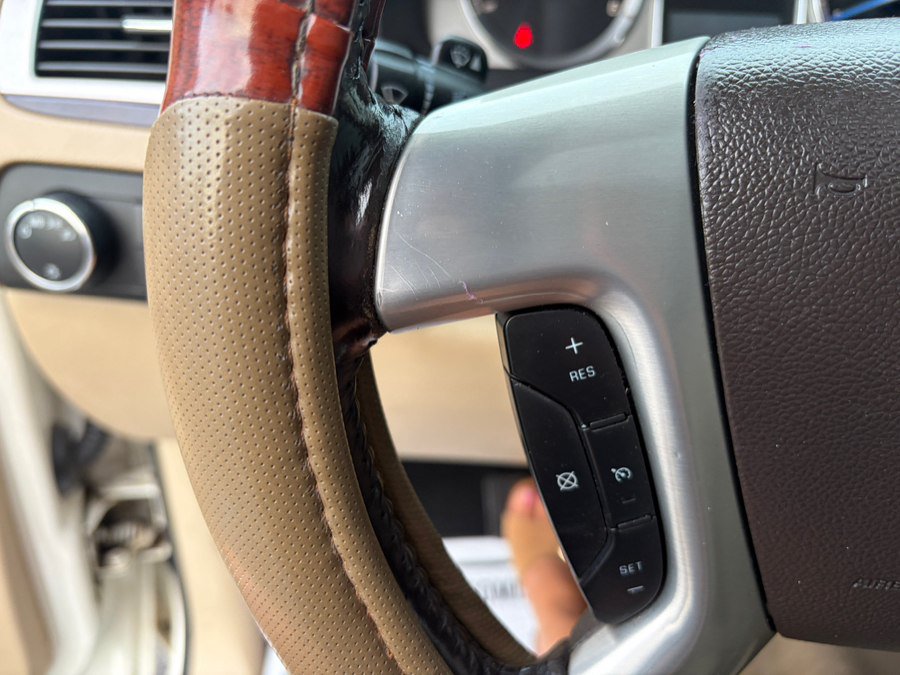 Used 2010 Cadillac Escalade 4WD Hybrid image 32
