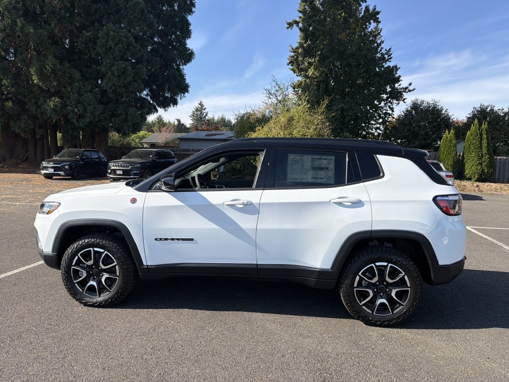 Used 2026 Jeep Compass Trailhawk AWD/4WD image 3