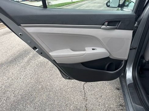 Used 2017 Hyundai Elantra SE image 30