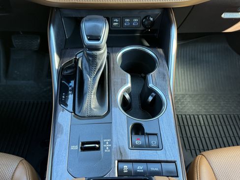 Used 2022 Toyota Highlander Platinum image 29