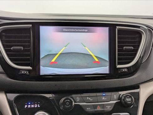 Used 2023 Chrysler Pacifica Touring-L FWD image 30