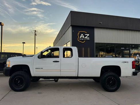 Used 2013 Chevrolet Silverado 2500 LT w/ Interior Plus Package AWD/4WD image 9