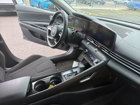 Used 2025 Hyundai Elantra SEL image 19