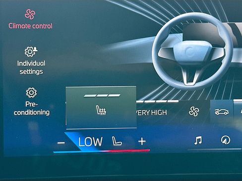 Certified 2025 BMW X5 xDrive50e image 21