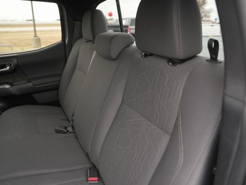 Used 2018 Toyota Tacoma TRD Sport image 13