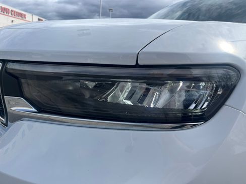 Used 2023 Jeep Grand Cherokee L Laredo image 11