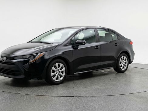Used 2025 Toyota Corolla LE FWD image 3