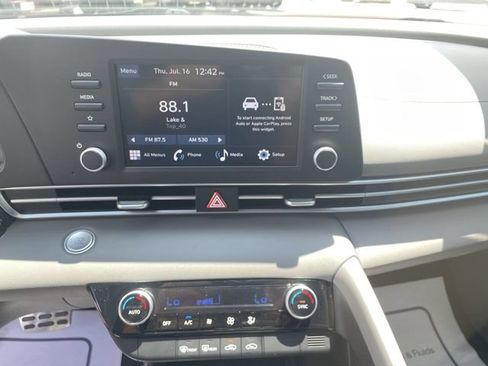 Used 2025 Hyundai Elantra Sport FWD image 20