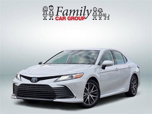 Used 2023 Toyota Camry XLE image 1
