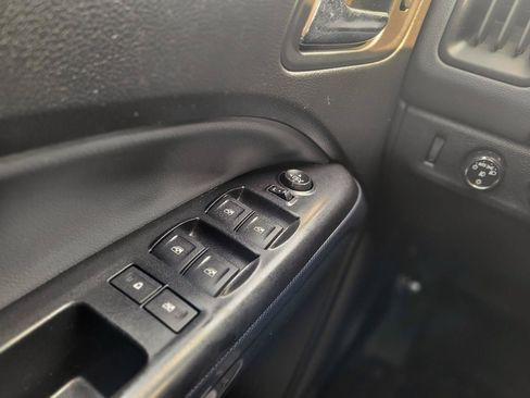 Used 2016 Chevrolet Colorado Z71 AWD/4WD image 12
