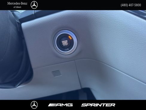 Used 2024 Chrysler Pacifica Touring-L FWD image 27