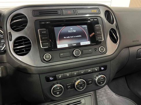 Used 2015 Volkswagen Tiguan SEL FWD image 8