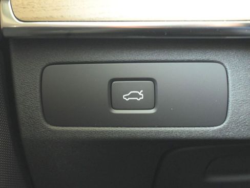 New 2026 Volvo XC90 B6 Plus w/ Protection Package Premier image 26