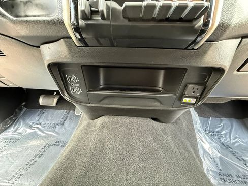 Used 2024 RAM 2500 Laramie AWD/4WD image 43