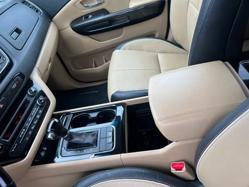 Used 2015 Kia Sedona EX FWD image 17