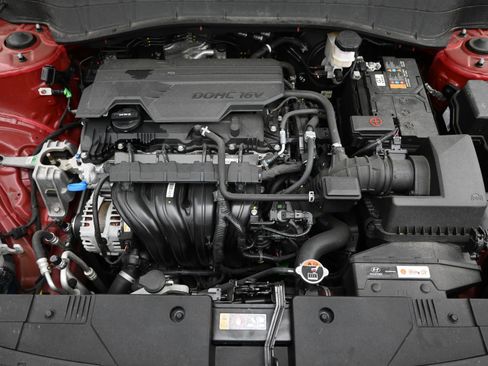 Certified 2025 Hyundai Kona SEL AWD/4WD image 28