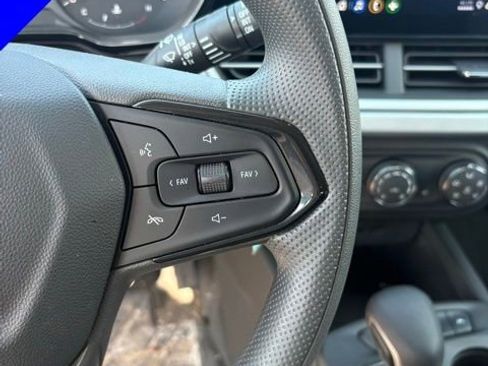 Used 2025 Chevrolet Trax LS w/ LS Convenience Package FWD image 14