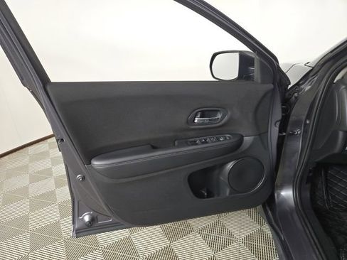 Used 2017 Honda HR-V LX image 18