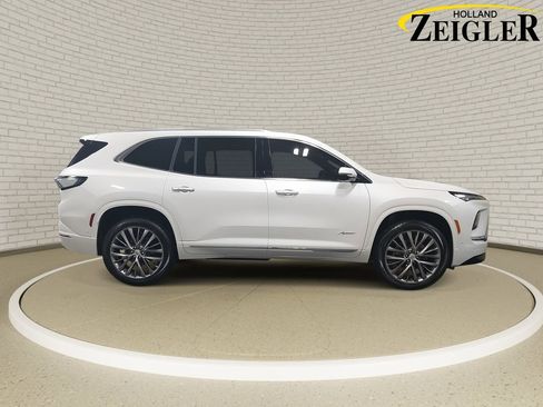 Used 2025 Buick Enclave Avenir w/ Super Cruise Package image 4